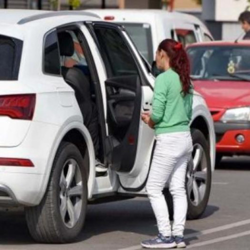 Escrocherie în parcările din Cluj: O femeie povestește cum a fost înșelată