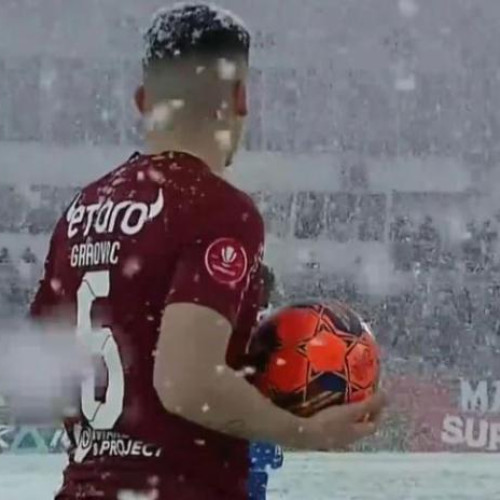Meciul de fotbal de la Iași întrerupt din cauza zăpezii