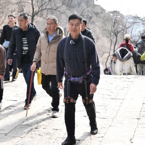 Picioare robotizate pentru alpinism pe Muntele Tai din China