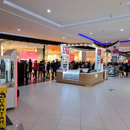 Doi adolescenți prinsi dupa furtul de produse cosmetice în Târgu Jiu