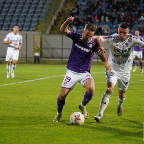 Rapid - FC Botoșani se confruntă astăzi în SuperLigă