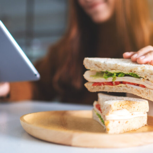 Greșelile alimentare frecvente și soluțiile propuse de un nutritionist din Iași