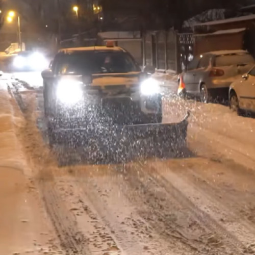 Primăria Sectorului 5 continuă deszăpezirea străzilor și stațiilor de transport