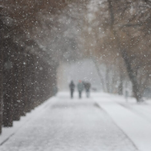 Stratul de zăpadă din București ar putea ajunge la 40 cm