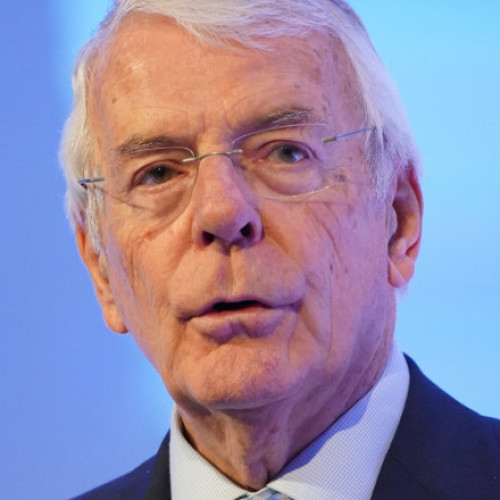 Avertismentul fostului premier britanic Sir John Major cu privire la democrație
