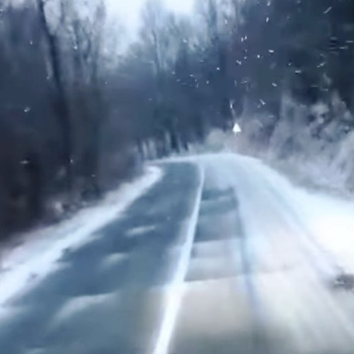 Utilaje de deszăpezire pe drumurile din vestul României