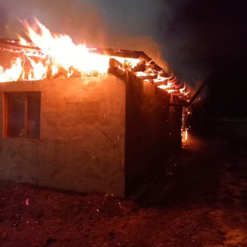 Incendii în Neamț: Intervenții ale pompierilor la Farcasa și Boistea