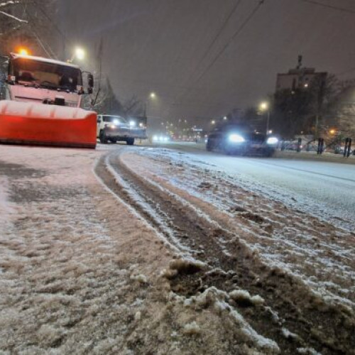 Intervențiile pentru deszăpezire în Sectorul 4 continuă