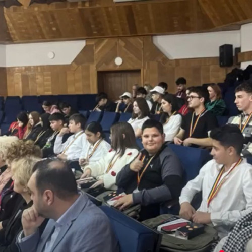 Două echipe de la Colegiul Național Vasile Alecsandri premiate la concursul "Vocea ta e soluția"