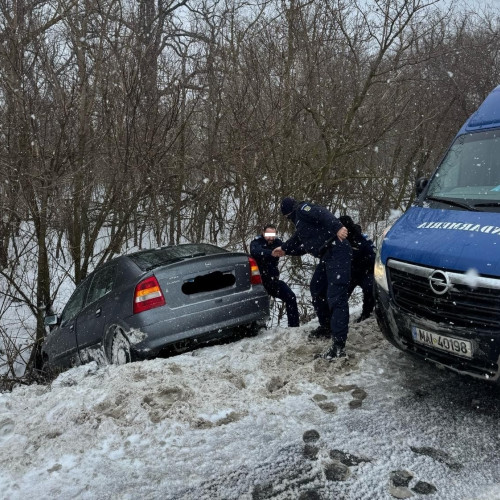 Jandarmii intervin rapid la un accident rutier