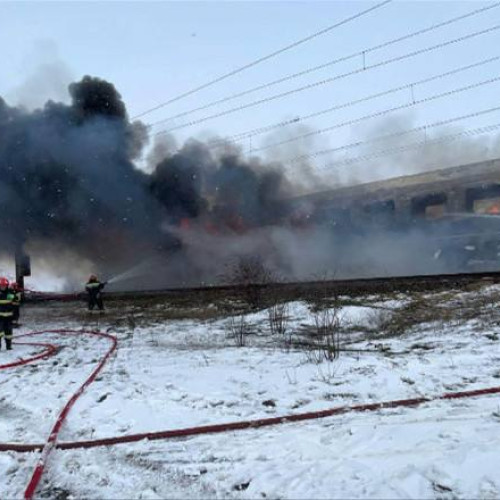 Incendiu la un vagon de tren în Olt, autoritățile activează planul roșu de intervenție