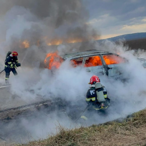 Incendiu la un autoturism pe drumul din Dragalina