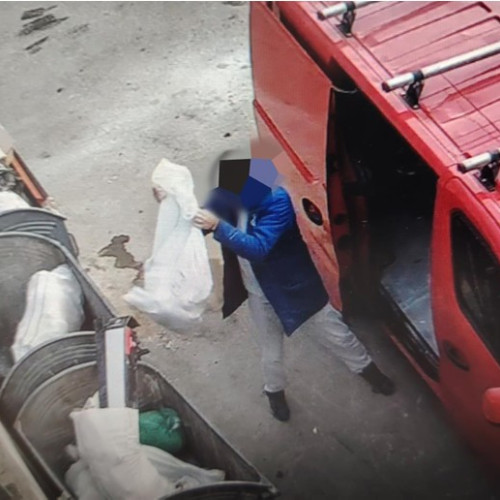 Amenda de 600 lei pentru un botoșănean care a aruncat moloz la ghena de gunoi