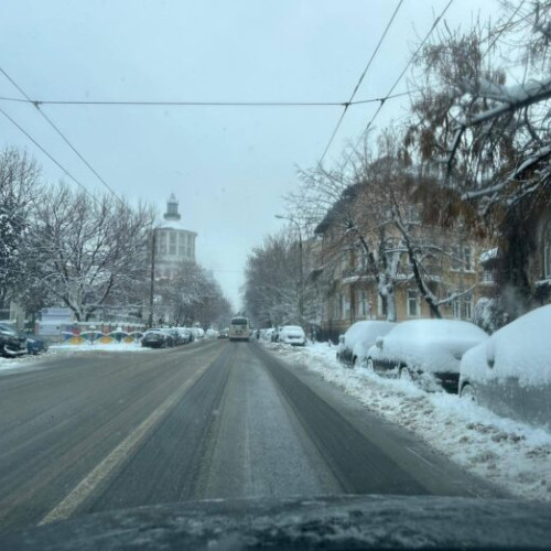 Autoritățile din București au acționat pentru deszăpezirea străzilor și stațiilor de transport