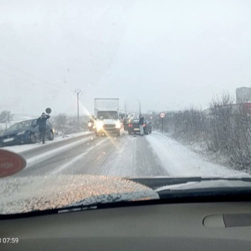 Patru accidente provocate de ninsoare în județul Arad