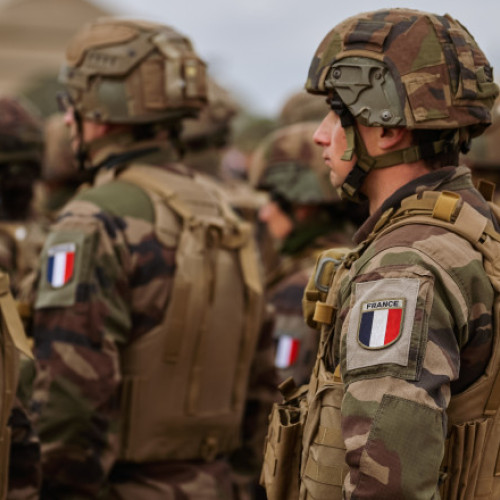 Franța consideră prematură trimiterea de trupe în Ucraina