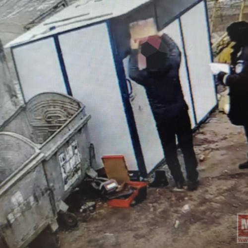 Botoșănean surprins abandonând deșeuri lângă pubelă