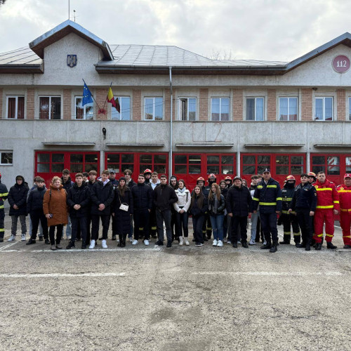 Elevii Liceului "Regina Maria" Dorohoi vizitează Detașamentul de Pompieri