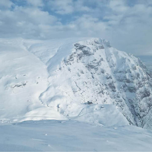 Avertisment privind riscul avalanșelor în Munții Bucegi