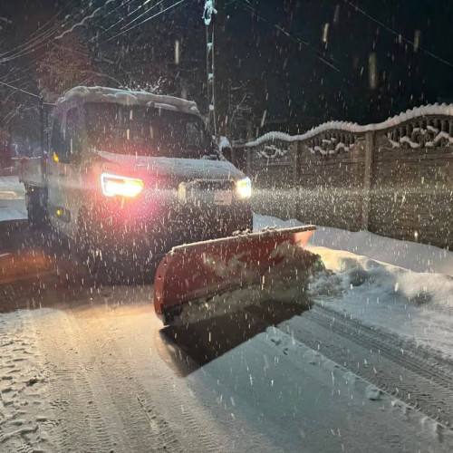Nopți albe pentru primăria Răzvad în lupta cu zăpada