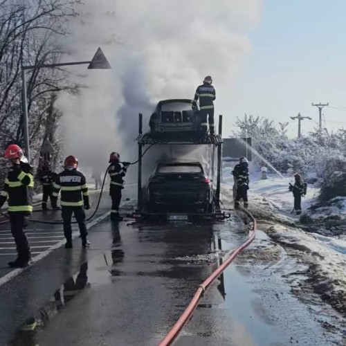 Incendiu la un ansamblu de vehicule în Moreni