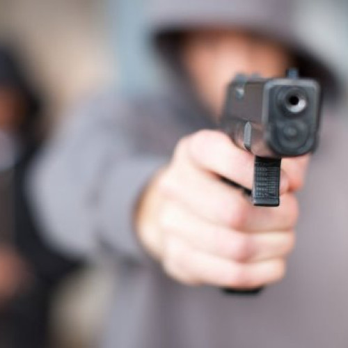 Copiii din Marea Britanie pot cumpăra arme albe mai ușor decât paracetamol