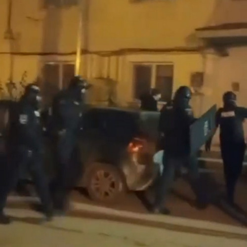 Trei membri ai unei familii din Botoșani, evacuați dintr-un apartament după 20 de ani de izolare