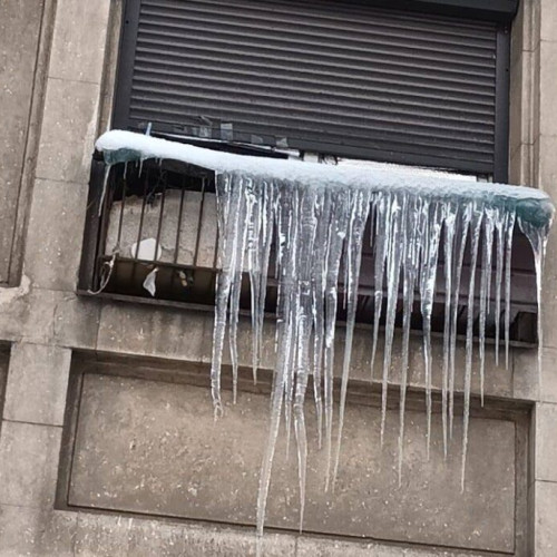 Acțiune rapidă a Poliției Locale și pompierilor în Piața Română