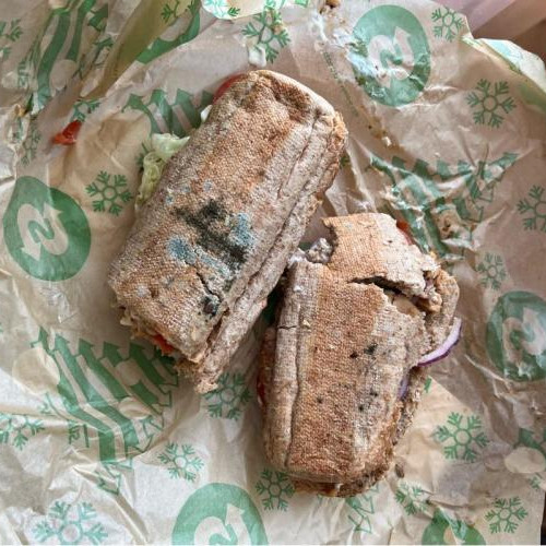 Un clujean descoperă un sandwich mucegăit de la Subway