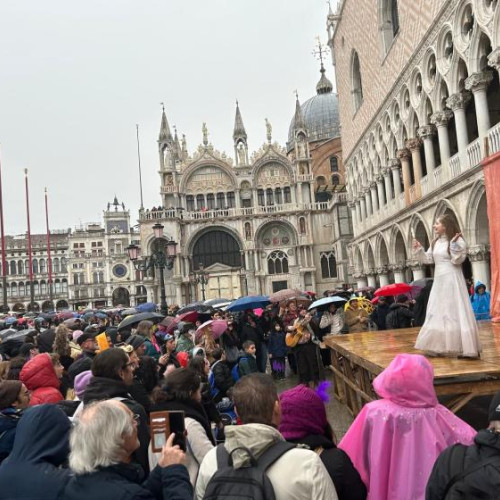 Actorii Teatrului Național Aureliu Manea din Turda, prezenți la Carnavalul de la Veneția