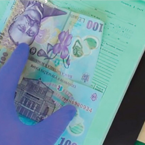 Sofer prins cu viteza si condamnat pentru mituire