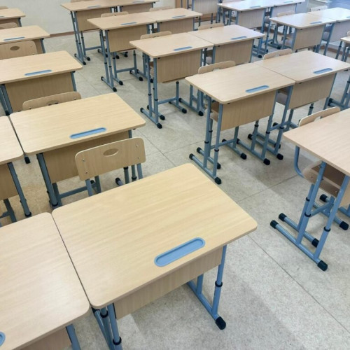 Primăria se apără în scandalul mobilierului inadecvat livrat şcolilor din Iași