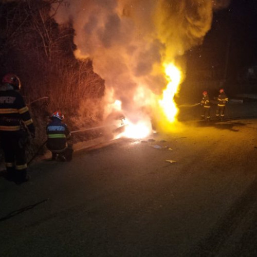 Incendiu distruge o mașină în Mitoc