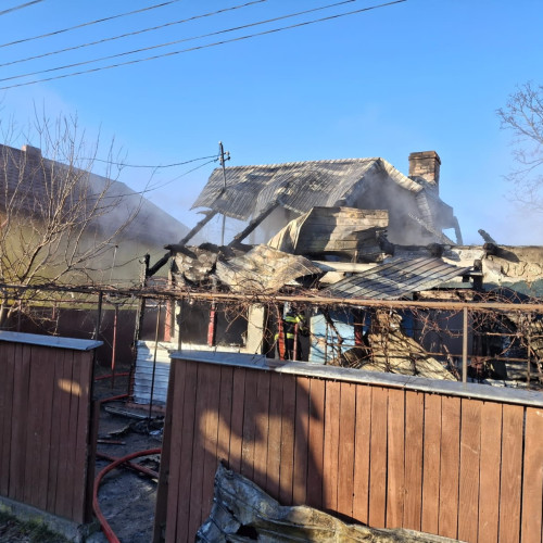 O femeie din Ripiceni a rămas fără casă în urma unui incendiu