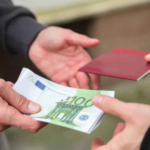 Destructurarea unei rețele de falsificatori de acte în Polonia