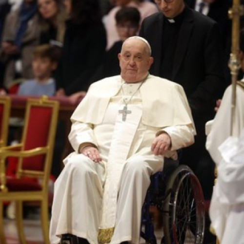 Papa Francisc rămâne spitalizat din cauza pneumoniei