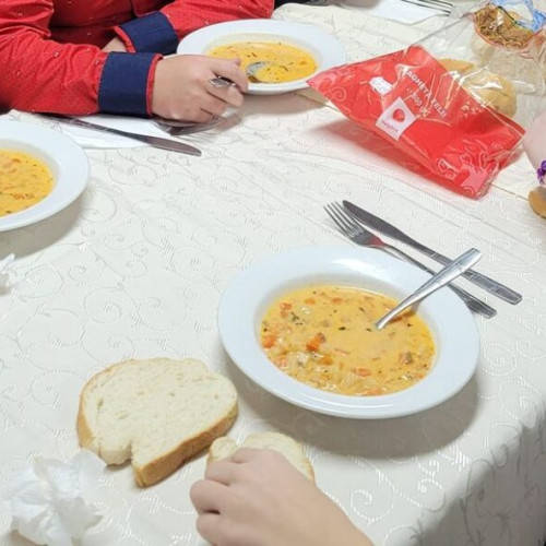 Mese calde pentru elevii din Bistrița și comunele învecinate