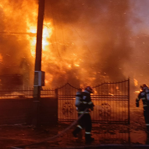 Incendiu puternic în localitatea Bărești, județul Botoșani