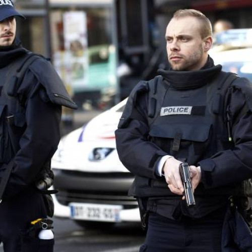 Atac în Franța: Un suspect arestat, polițiști răniți