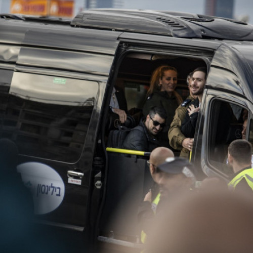 Israelul amână predarea prizonierilor palestinieni