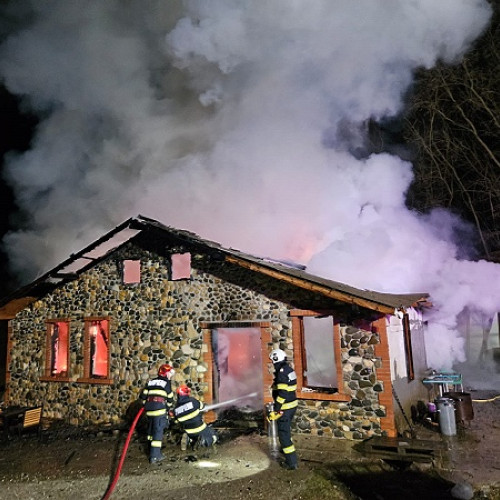 Incendii grave în județul Satu Mare, pompierii intervin eficient