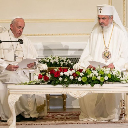 Papa Francisc, internat din cauza pneumoniei