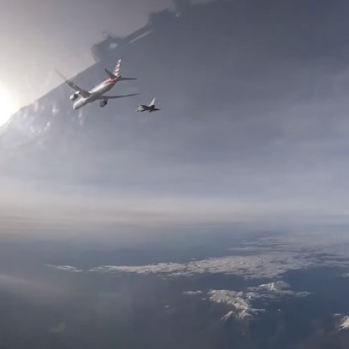 Amenințare cu bombă forcează un avion American Airlines să aterizeze în Roma