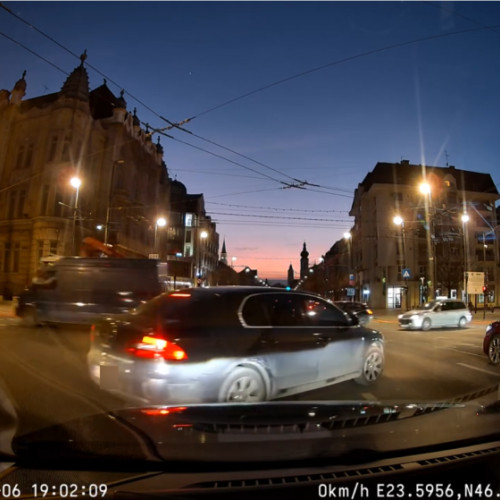 Un șofer din Cluj adoptă o metodă "creativă" pentru a evita un semafor roșu