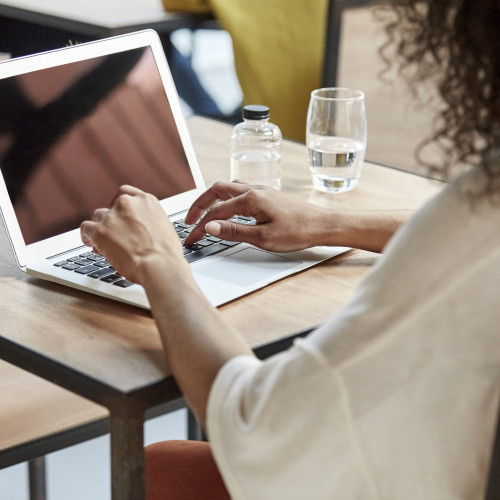 Avertisment privind escrocheriile romantice de către ING Bank și DNSC