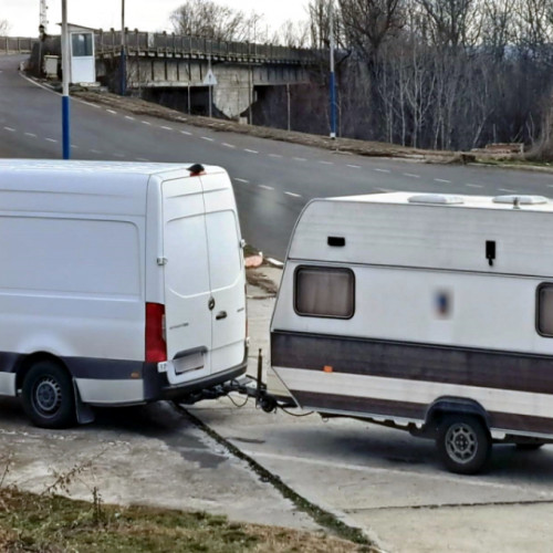 Cetățean bulgar prins cu o rulotă neînmatriculată