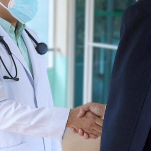 Medic din Vulcan, cercetat pentru fals intelectual