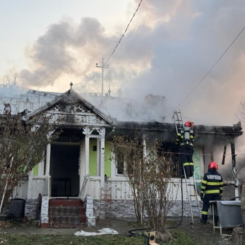 Incendiu devastator în localitatea Zosin