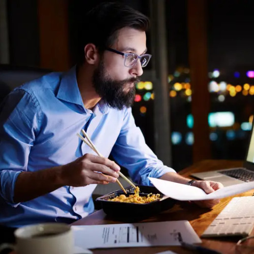 Mâncarea târzie și greutatea: Ce spun cercetătorii