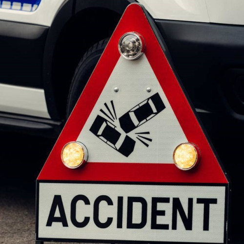 Accident pe DN1E: trei persoane rănite